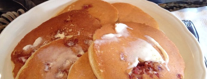 Richard Walker's Pancake House San Diego is one of Locais curtidos por Theresa.