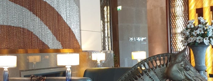 Hilton Bursa Lobby is one of Lieux qui ont plu à FATOŞ.