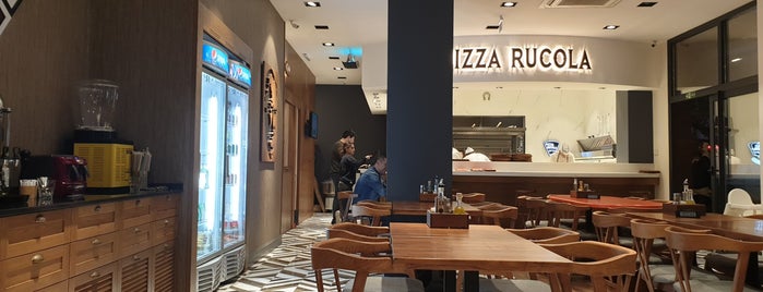Pizza Rucola is one of FATOŞ'un Beğendiği Mekanlar.