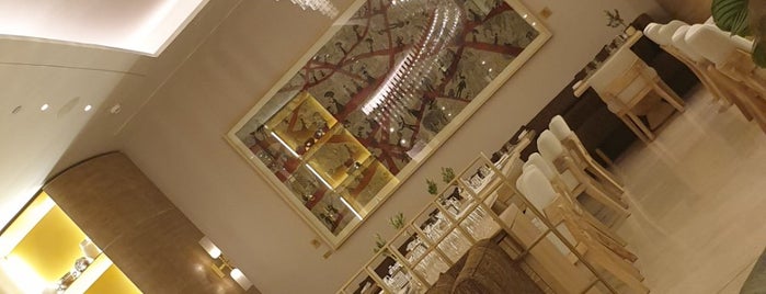 The Bay Restaurant is one of Tempat yang Disukai FATOŞ.