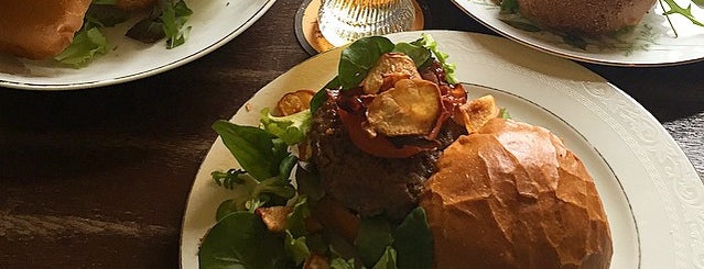 Peter's Burger Pub is one of Vovaさんのお気に入りスポット.