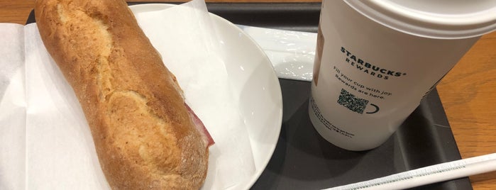 Starbucks is one of Yusukeさんのお気に入りスポット.
