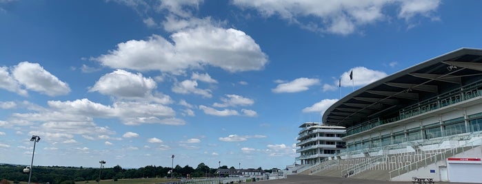 Epsom Downs Racecourse is one of Англия.