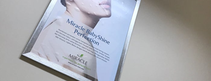 Miracle Aesthetic Clinic Kuta is one of Любимые места.