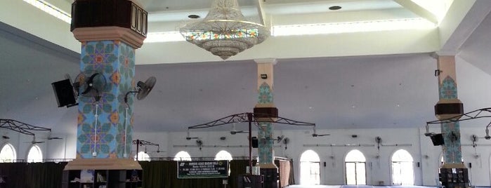 Masjid Al Rahimah Kuala Kubu Bharu is one of Lugares favoritos de Dinos.