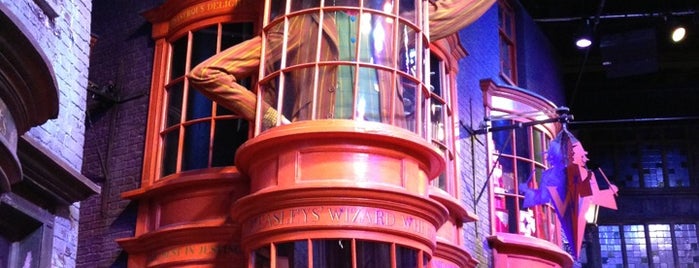 Diagon Alley is one of The Making of Harry Potter Studio Tour.