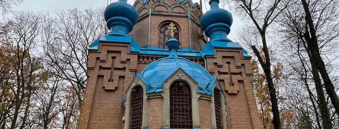 Russisch-orthodoxe Heilige Konstantin und Helena Kirche & Friedhof is one of Посетить.
