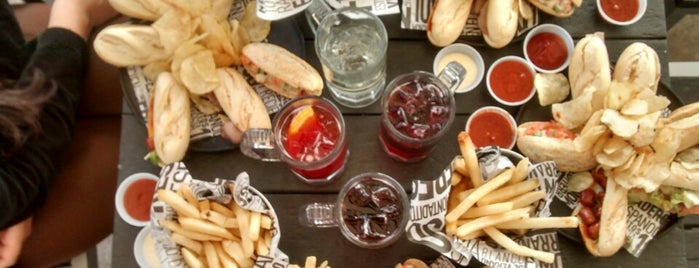 100 Montaditos is one of Hang out, drink up, have fun!.