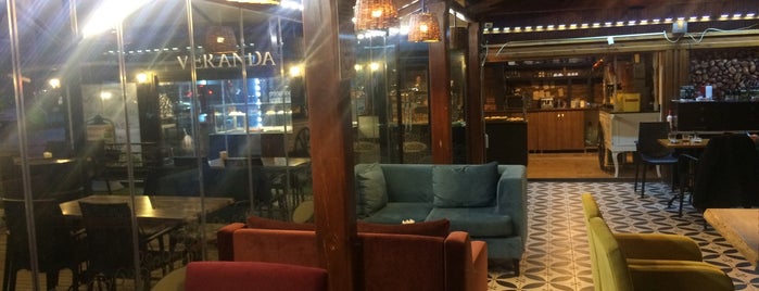 Veranda Cafe & Pasta is one of Tempat yang Disimpan Omer.