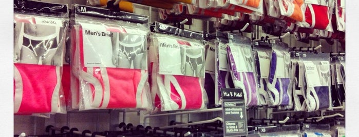 American Apparel is one of สถานที่ที่ Eduardo ถูกใจ.