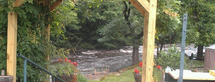 Potbelly's Riverside Cafe is one of Lizzie's Saved Places.