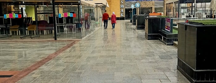 Emerald Twin Plaza is one of أماكن خروج.