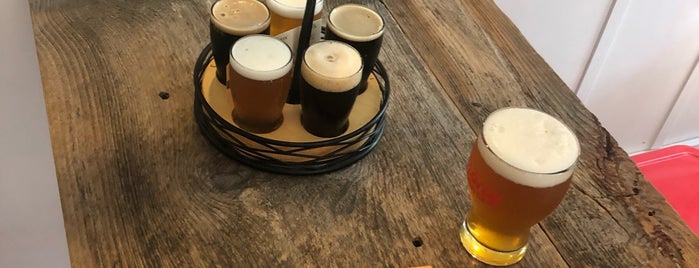 Strong Brewing Company is one of Zeb'in Beğendiği Mekanlar.