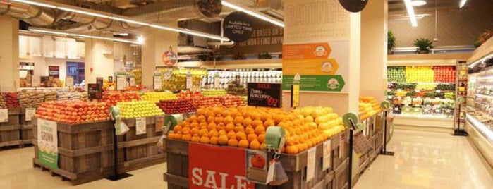 Whole Foods Market is one of Lieux qui ont plu à Meghan.