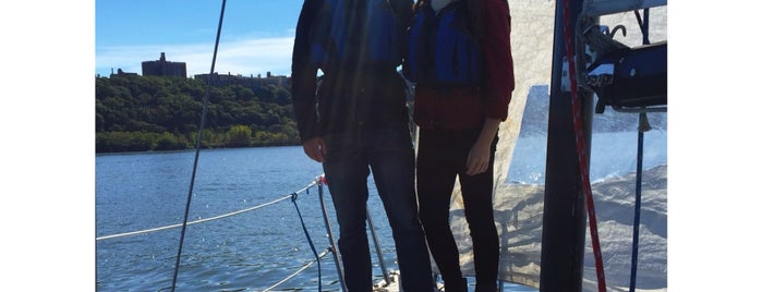 Hudson River Community Sailing Inwood is one of Locais curtidos por Arjun.