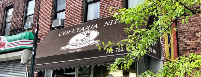Nita's European Bakery is one of สถานที่ที่ jennifer ถูกใจ.