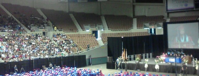 Arizona Veterans Memorial Coliseum is one of Lieux qui ont plu à Chuck.