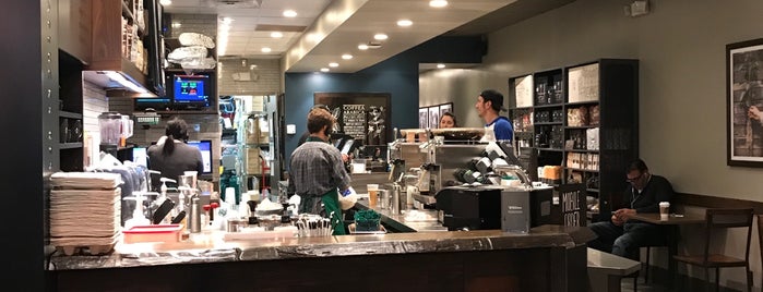 Starbucks is one of Orte, die Alyssa gefallen.