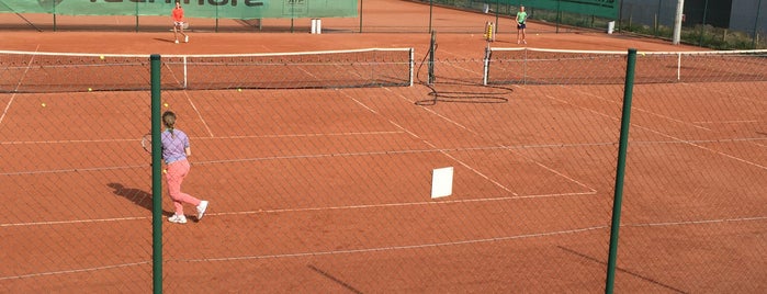 Madison Tennisclub is one of Lieux qui ont plu à Christoph.