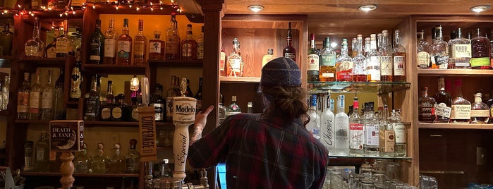 Rocker Oysterfeller's Kitchen + Saloon is one of Petaluma.