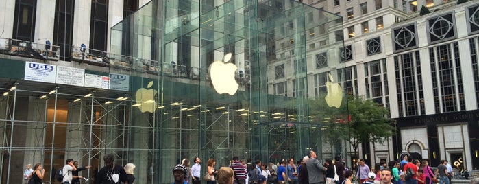 Apple Fifth Avenue is one of Road Trip: USA and Canada.