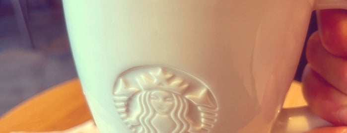 Starbucks is one of Stevanさんのお気に入りスポット.