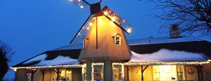 Windmill Family Restaurant is one of Lieux qui ont plu à Eric.