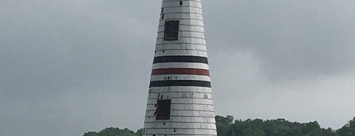 Celoron Lighthouse is one of สถานที่ที่ Lizzie ถูกใจ.