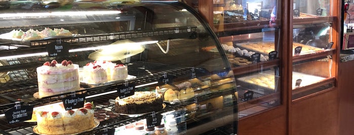 Kneaders Bakery & Cafe is one of Orte, die Lizzie gefallen.