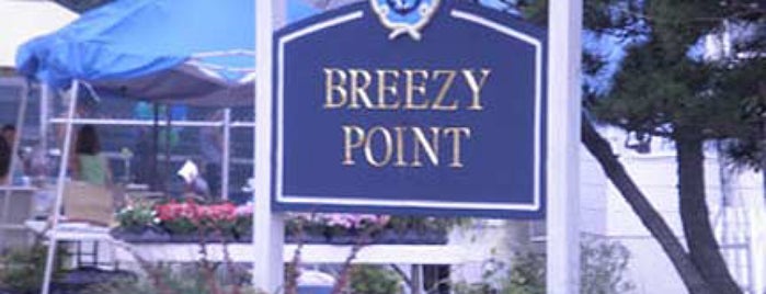 Breezy Point, NY is one of Lugares favoritos de Lizzie.