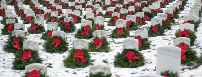 Wreaths Across America is one of Lizzieさんのお気に入りスポット.