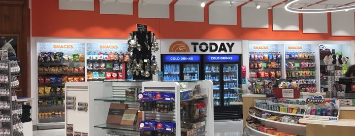 Today Show Store is one of Lieux qui ont plu à Lizzie.