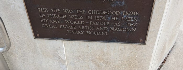 Houdini Plaza is one of Appleton Area Stuff.