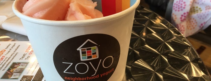 Zoyo Neighborhood Yogurt is one of Lugares favoritos de Kyra.