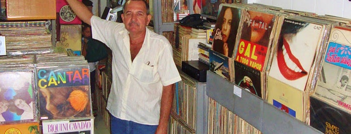 Bazar Som Três is one of Lojas de Discos.