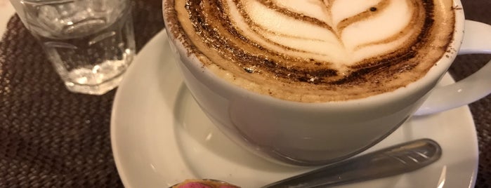 Funny Feelings Cupcake Café is one of Laila : понравившиеся места.