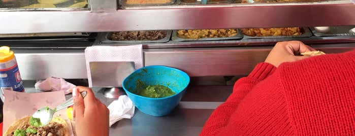 Tacos El Cuñado is one of สถานที่ที่ Ricardo ถูกใจ.