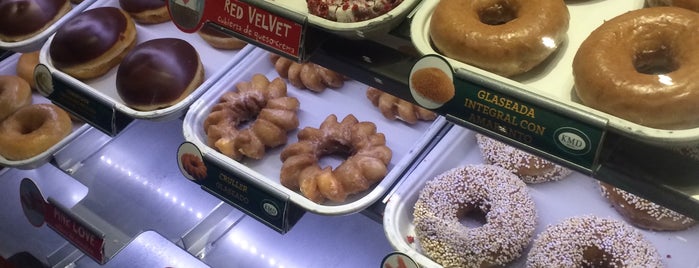 Krispy Kreme is one of Los mejores lugares.