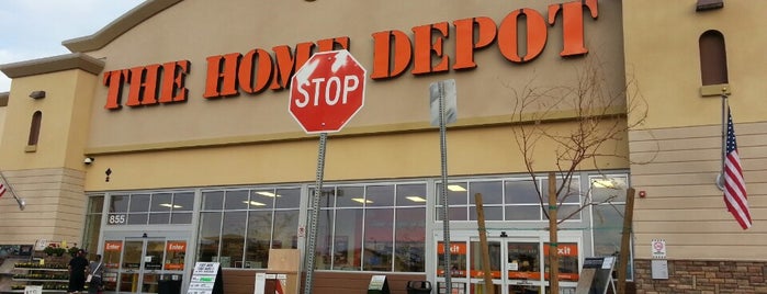 The Home Depot is one of สถานที่ที่ Mike ถูกใจ.