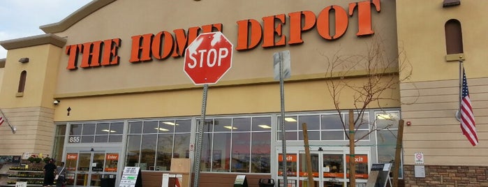 The Home Depot is one of Locais curtidos por Mike.