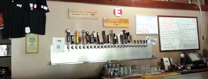 Exit 6 Pub and Brewery is one of Lugares favoritos de Jennifer.