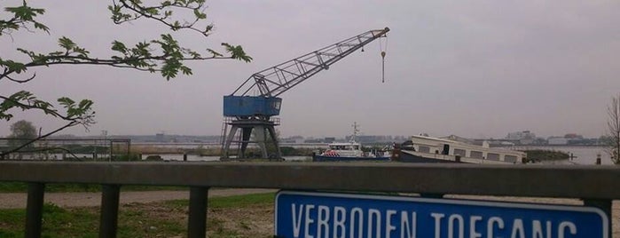 Veersedijk is one of Hendrik-Ido-Ambacht.
