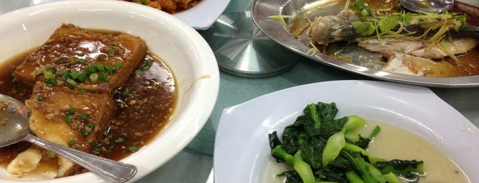 Jing Yik Mang Tang Seafood Restaurant is one of fav eating and drinking places.