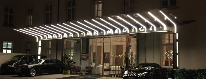 Hotel de Medici is one of Orte, die B. Aaron gefallen.