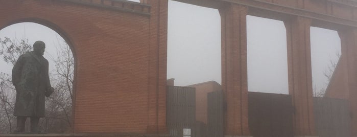 Memento Park Budapest is one of สถานที่ที่ B. Aaron ถูกใจ.