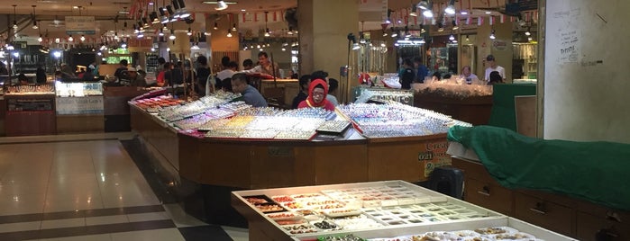 Jakarta Gems Centre is one of Pasar Tradisional.