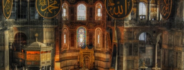 Santa Sofía is one of Istanbul Attractions.