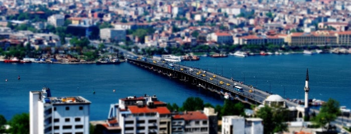 Galataturm is one of Istanbul Attractions.