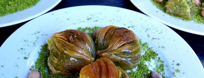 Kaşıbeyaz Baklava Erenköy is one of İSTANBUL ANADOLU YAKASI YEME İÇME.