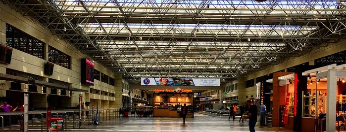 İç Hatlar Terminali is one of Locais curtidos por 103372.